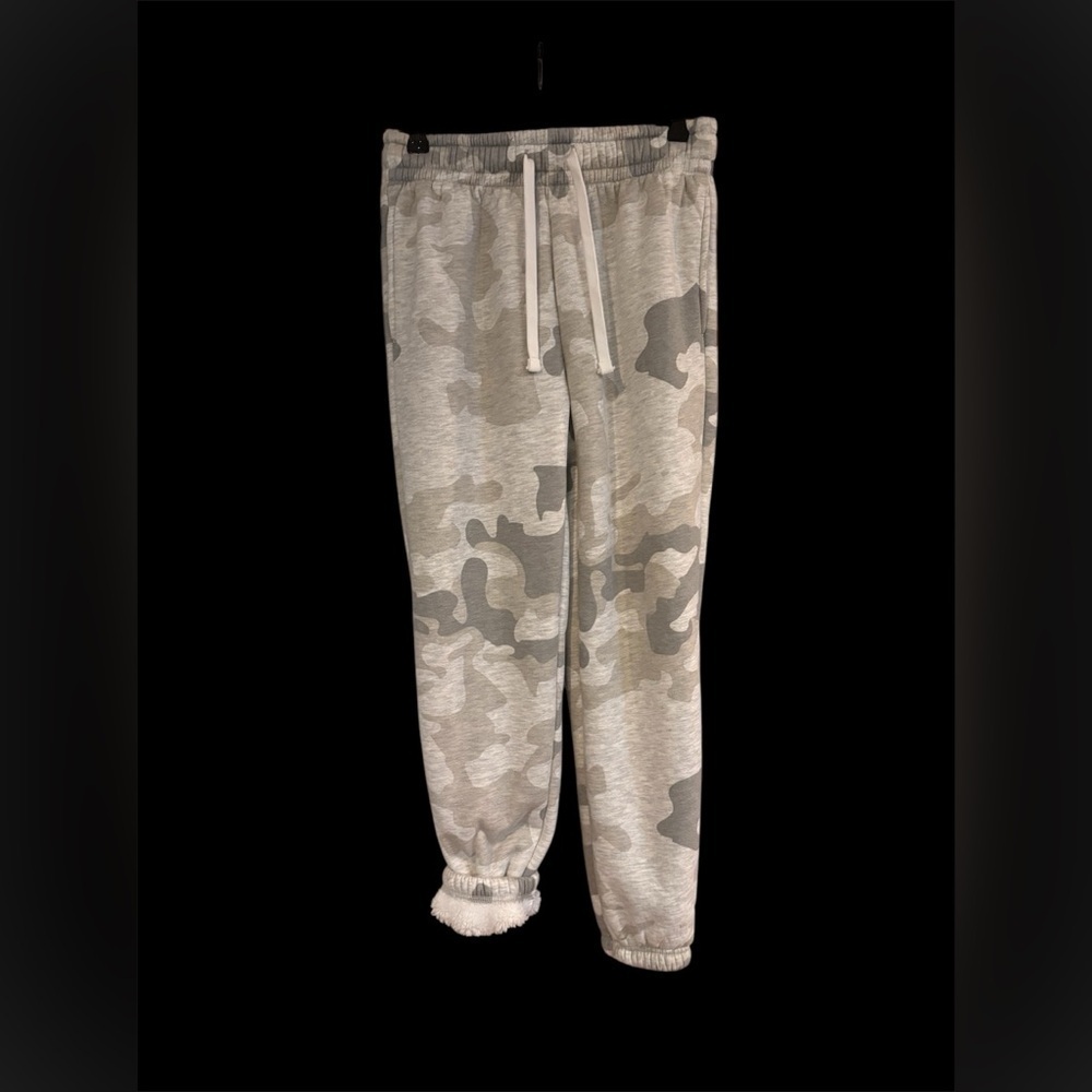 No Boundaries Fleece Lined Camo Grey Sweatpants NWOT